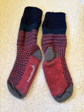 Women’s Red & Black SMART WOOL Crew Socks - UNISEX